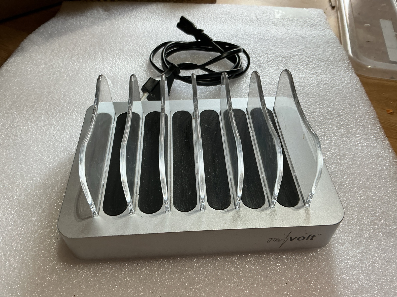 re!volt 6-Port Multi-Device Charging Station (Copy)