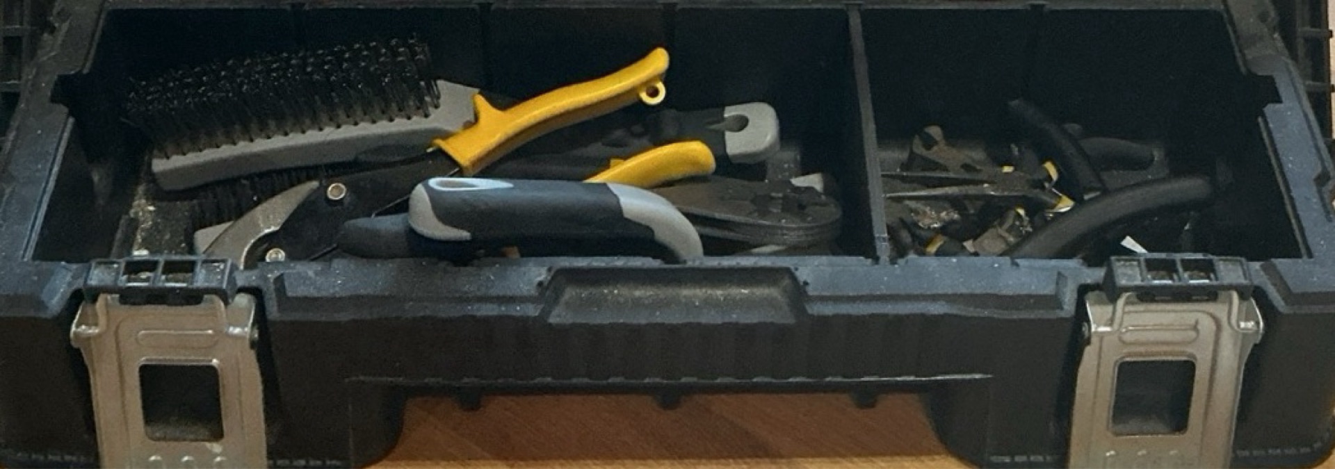 Bottom tray